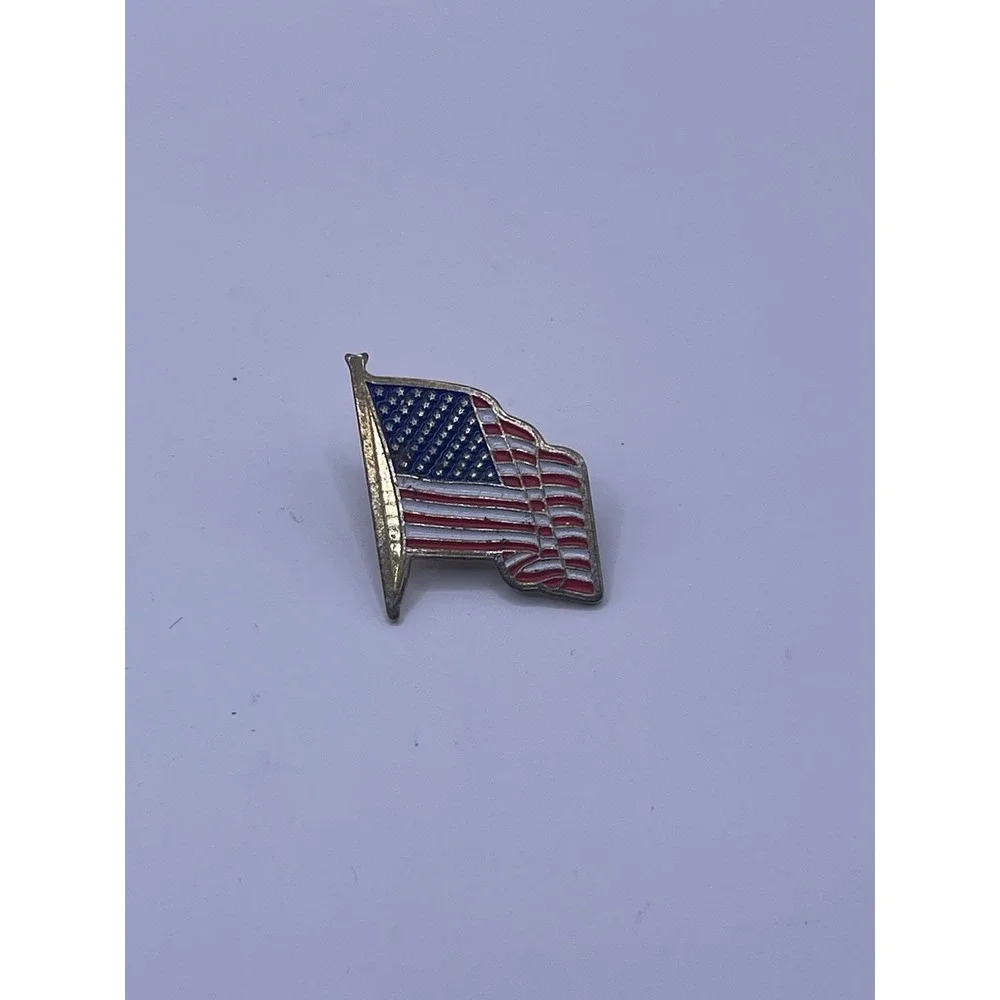 Vintage‎ Small American Flag USA Patriotic Gold Toned Metal Hat Lapel Pin
